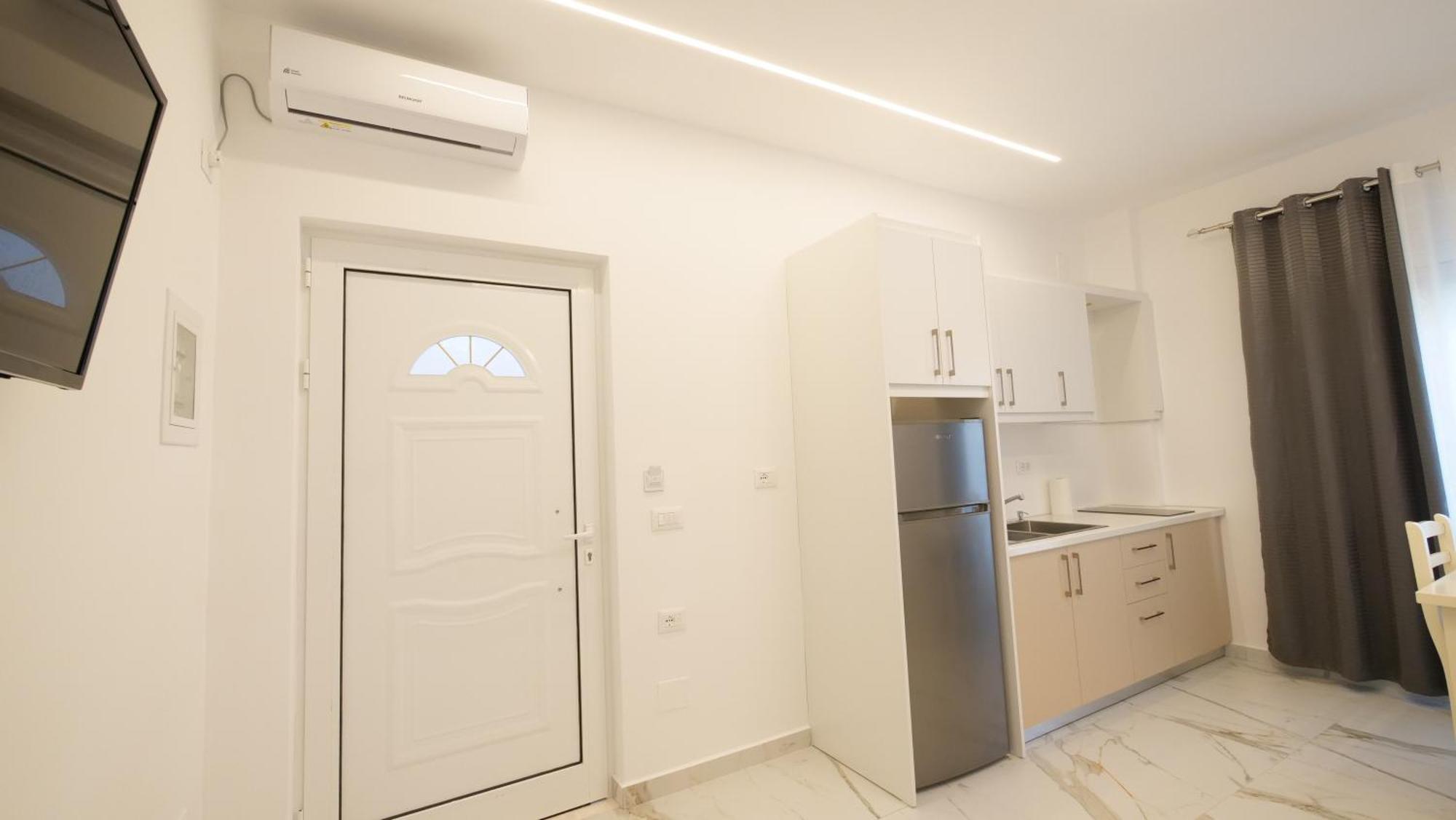 Blue Mare Apartments Sarandë Buitenkant foto