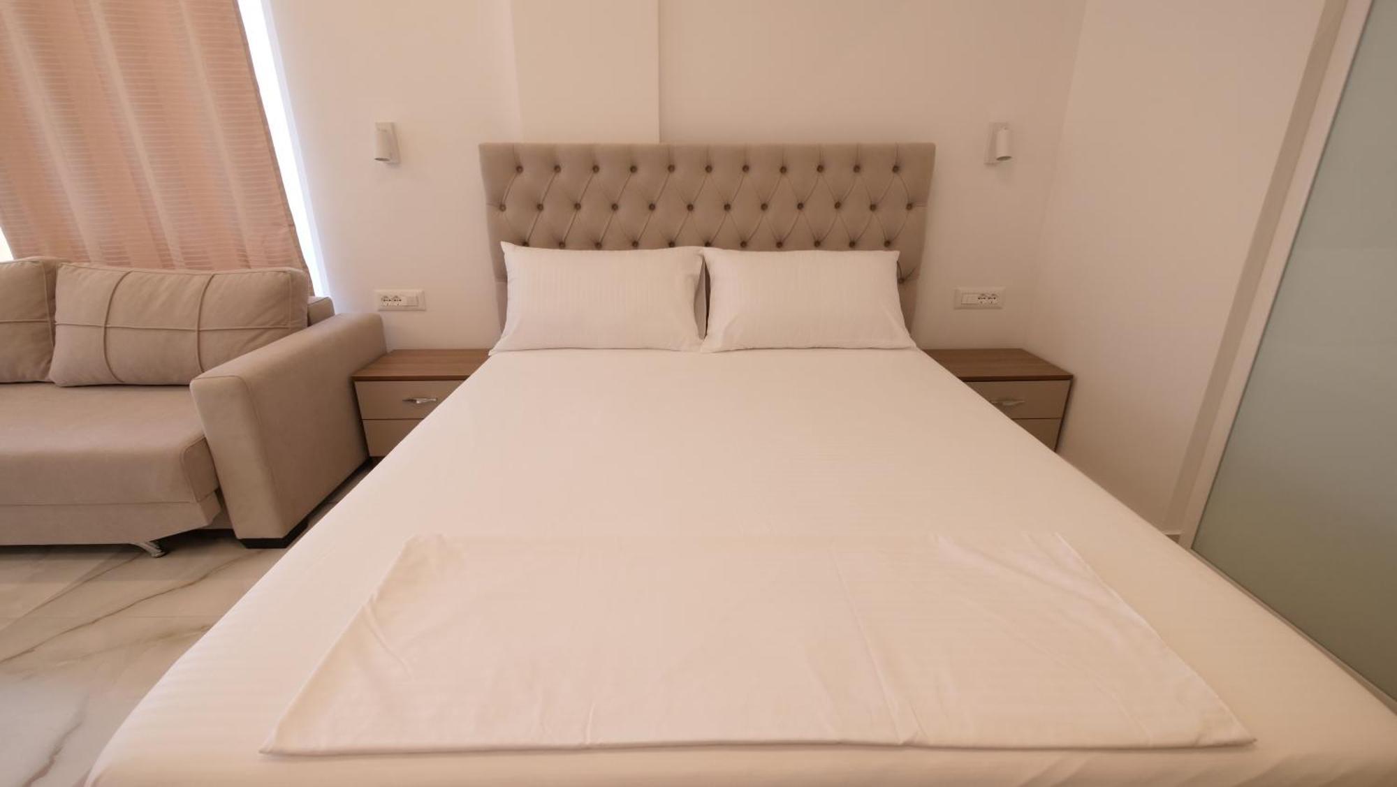 Blue Mare Apartments Sarandë Buitenkant foto