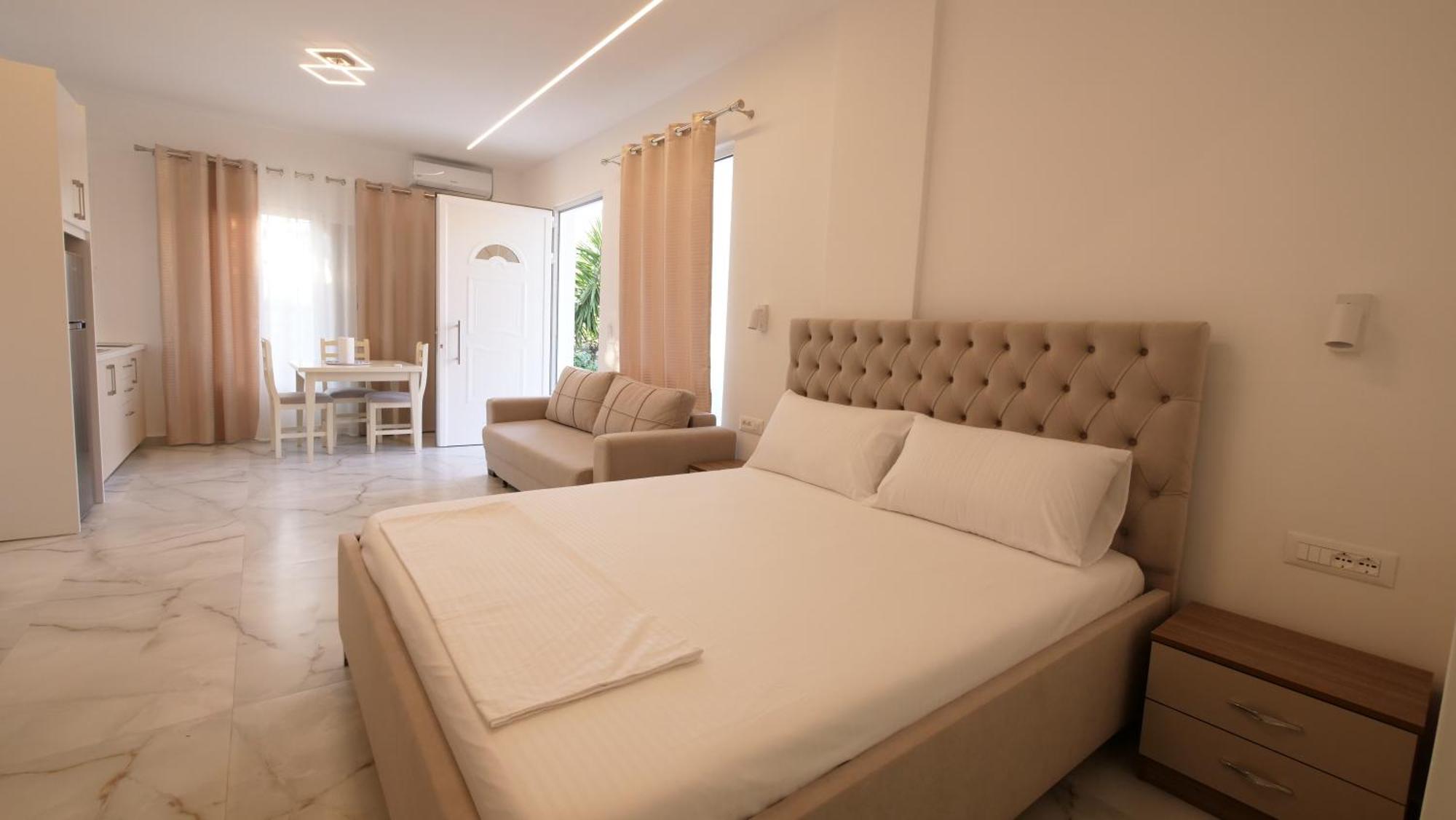 Blue Mare Apartments Sarandë Buitenkant foto