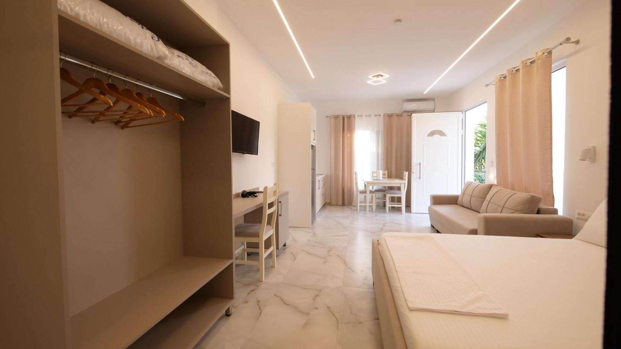 Blue Mare Apartments Sarandë Buitenkant foto