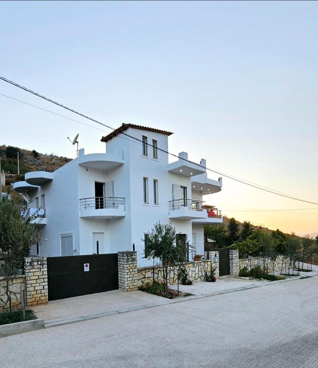 Blue Mare Apartments Sarandë Buitenkant foto