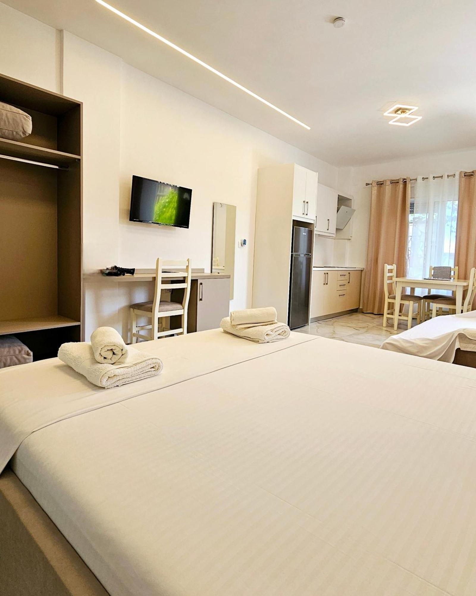 Blue Mare Apartments Sarandë Buitenkant foto